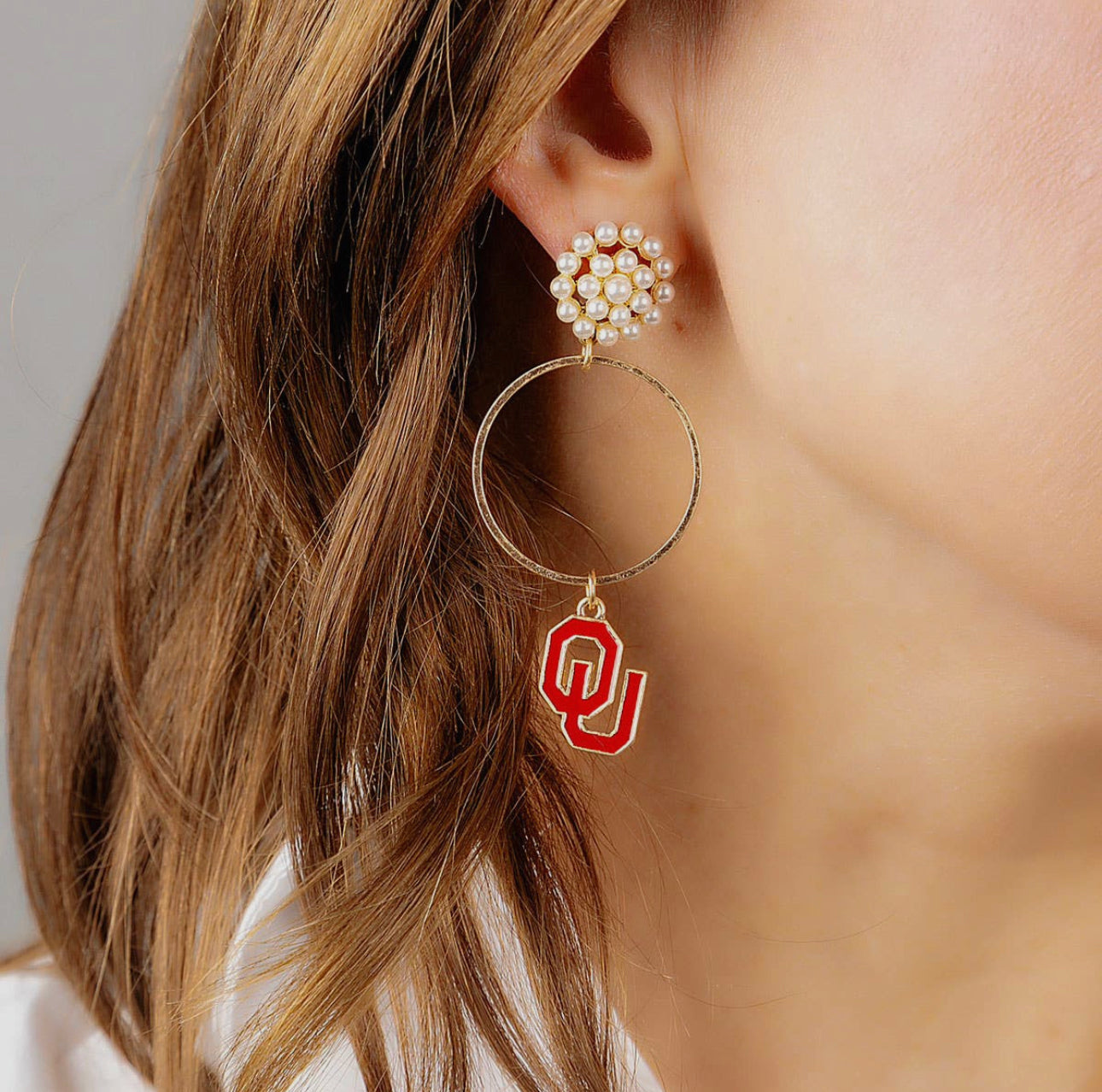 Oklahoma Sooners Pearl Cluster
Enamel Hoop Earrings in Crimson