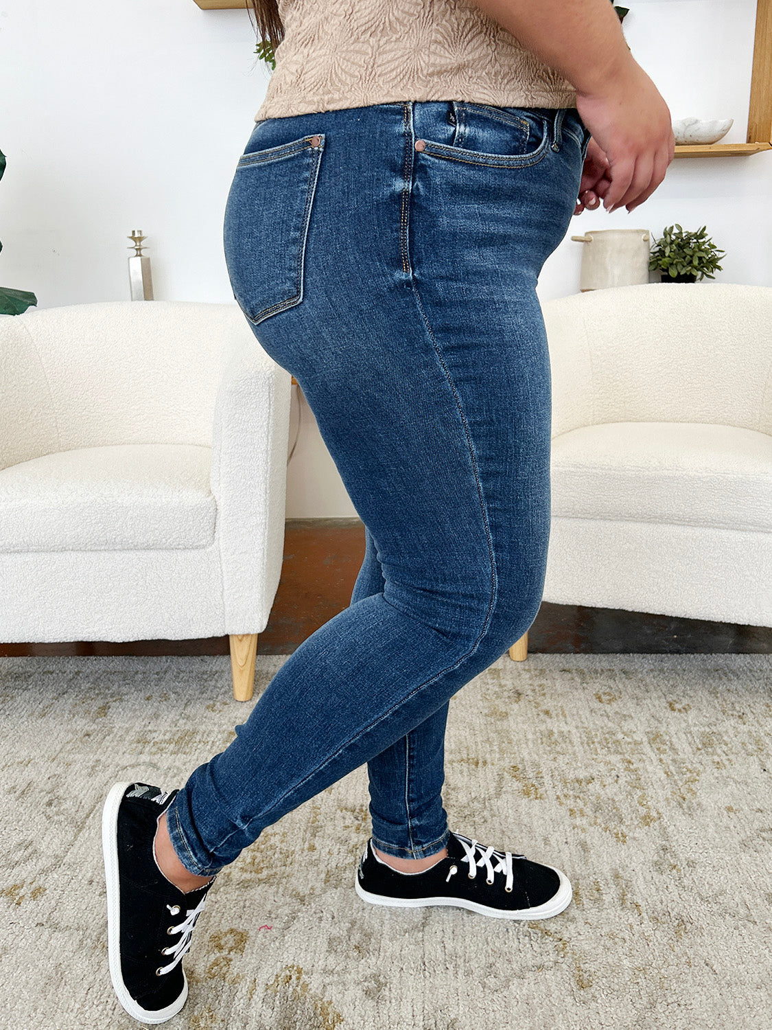 Pre-Order: Judy Blue Full Size Classic Handsand Skinny Jeans